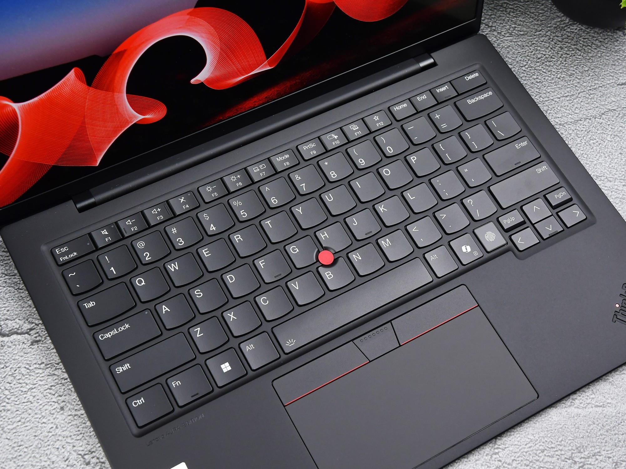 ThinkPad X1 Carbon Aura AI元启版键盘特写