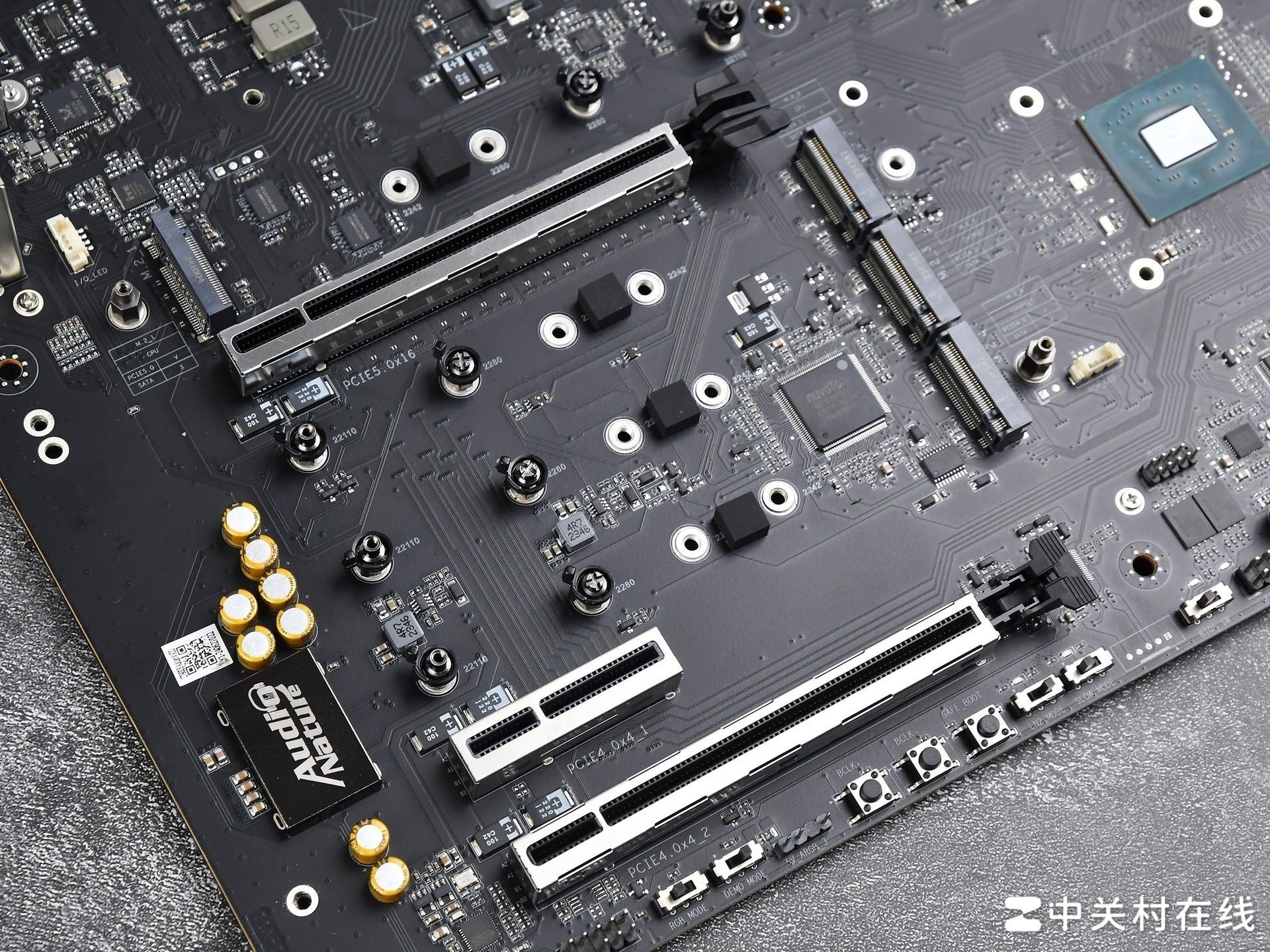 不同长度的PCI-E插槽示例