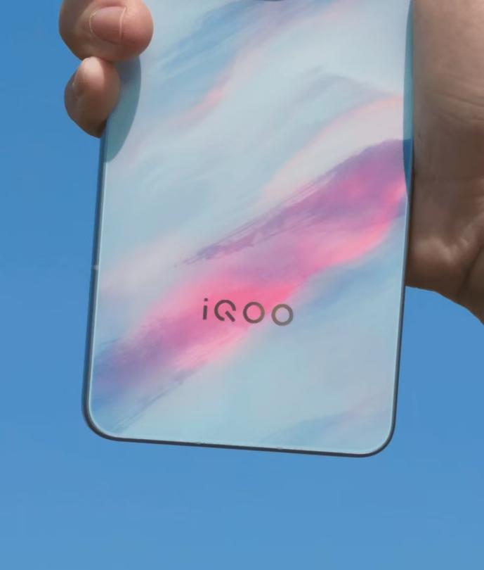 iQOO 15T 屏幕与摄像头模组设计