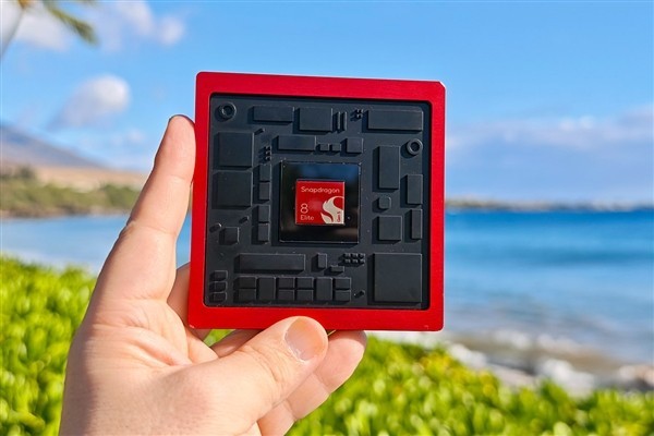REDMI K100 宣传图