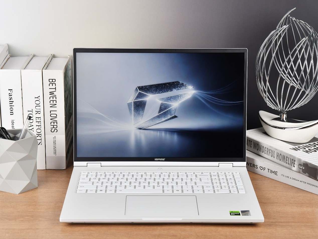 iGame M16 Origo 2026 屏幕在不同光线下的显示效果