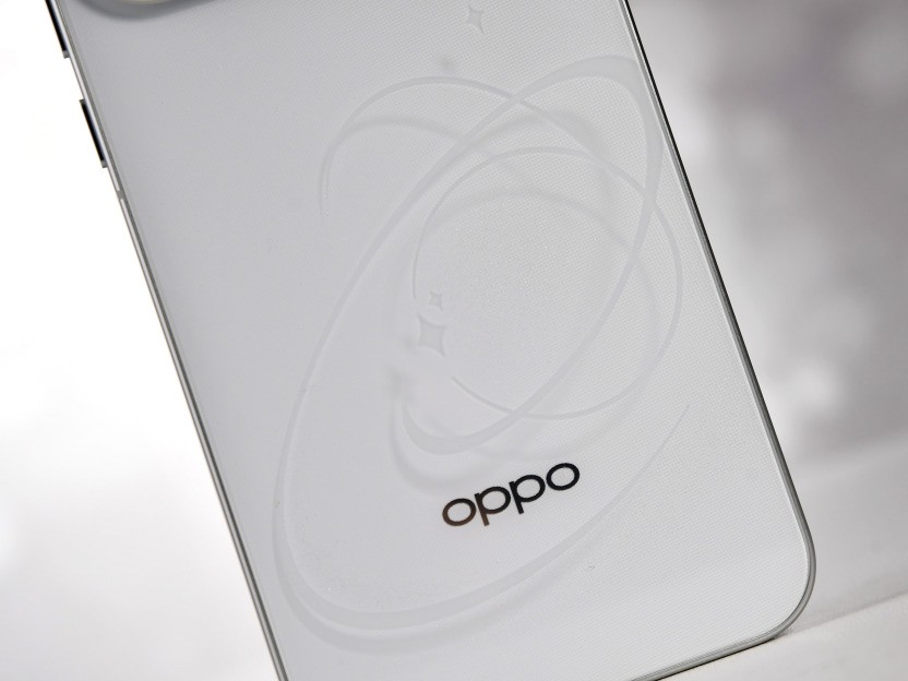 OPPO Reno16 Pro 3D 悬浮星球细节