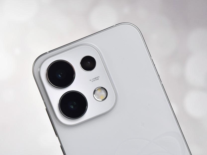 OPPO Reno16 Pro 摄像头模组