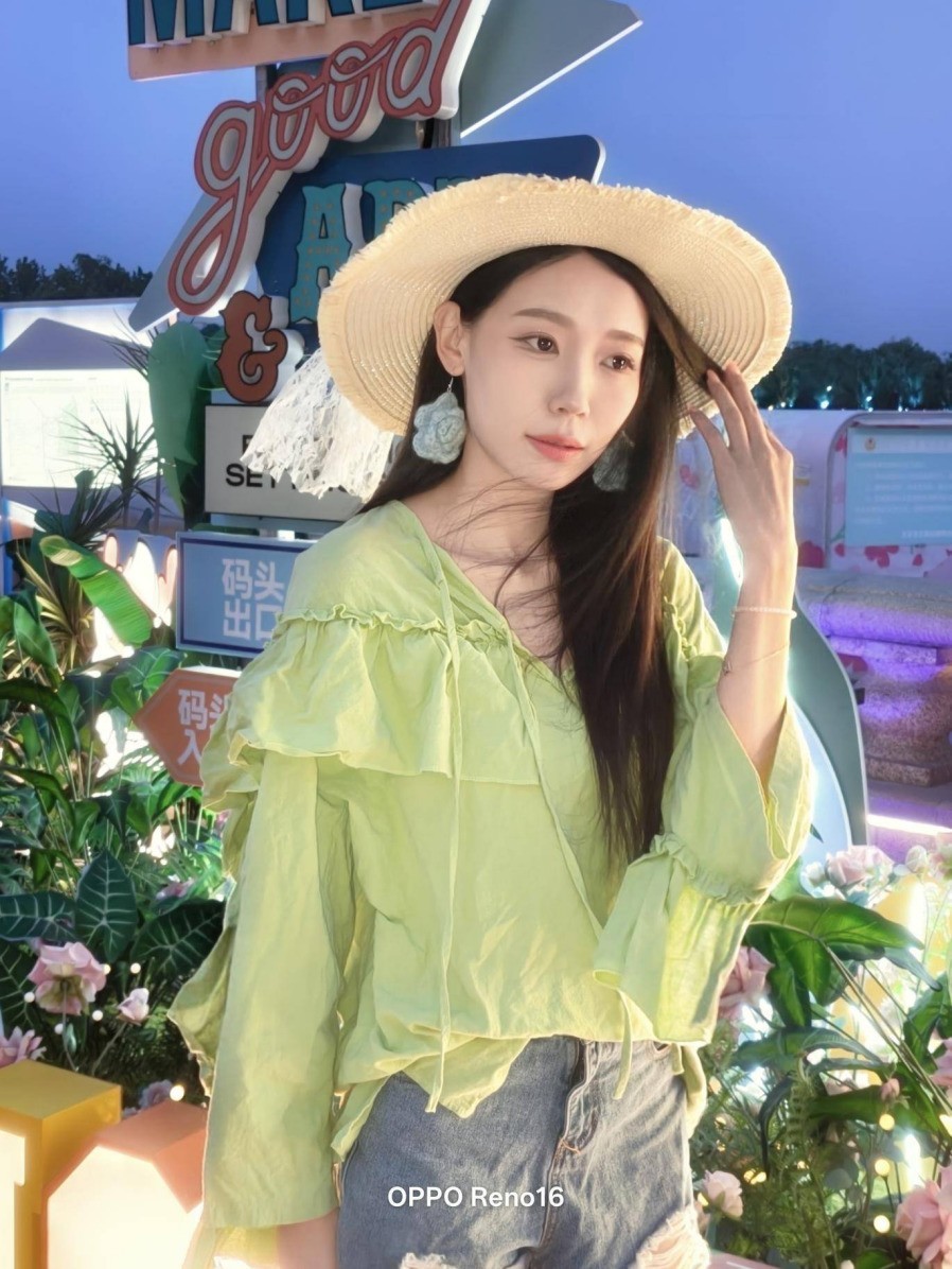 OPPO Reno16 CCD胶片模式样张