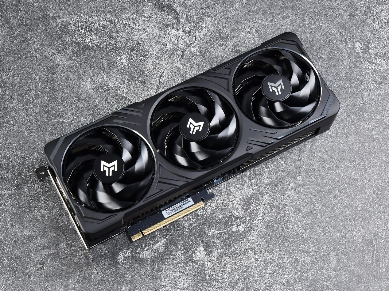 影驰RTX 5070《007 初露锋芒》测试:6倍多帧生成 4K满帧起手