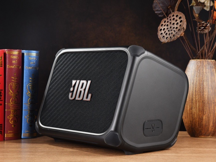 一台音箱干掉了我半个工作台上的设备 JBL BAND BOX评测