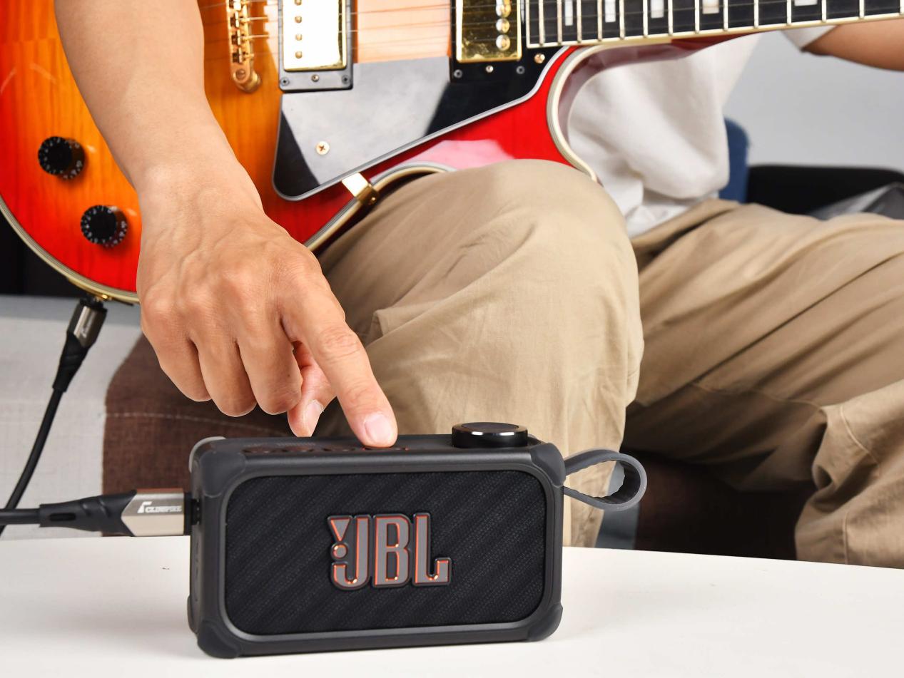 一台音箱干掉了我半个工作台上的设备 JBL BAND BOX评测