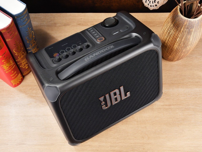 一台音箱干掉了我半个工作台上的设备 JBL BAND BOX评测