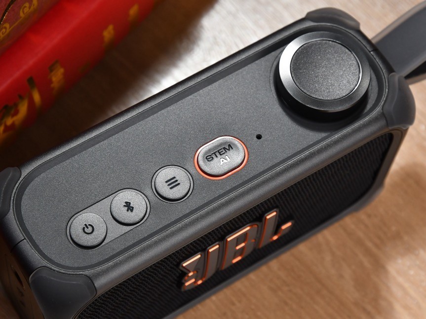 一台音箱干掉了我半个工作台上的设备 JBL BAND BOX评测
