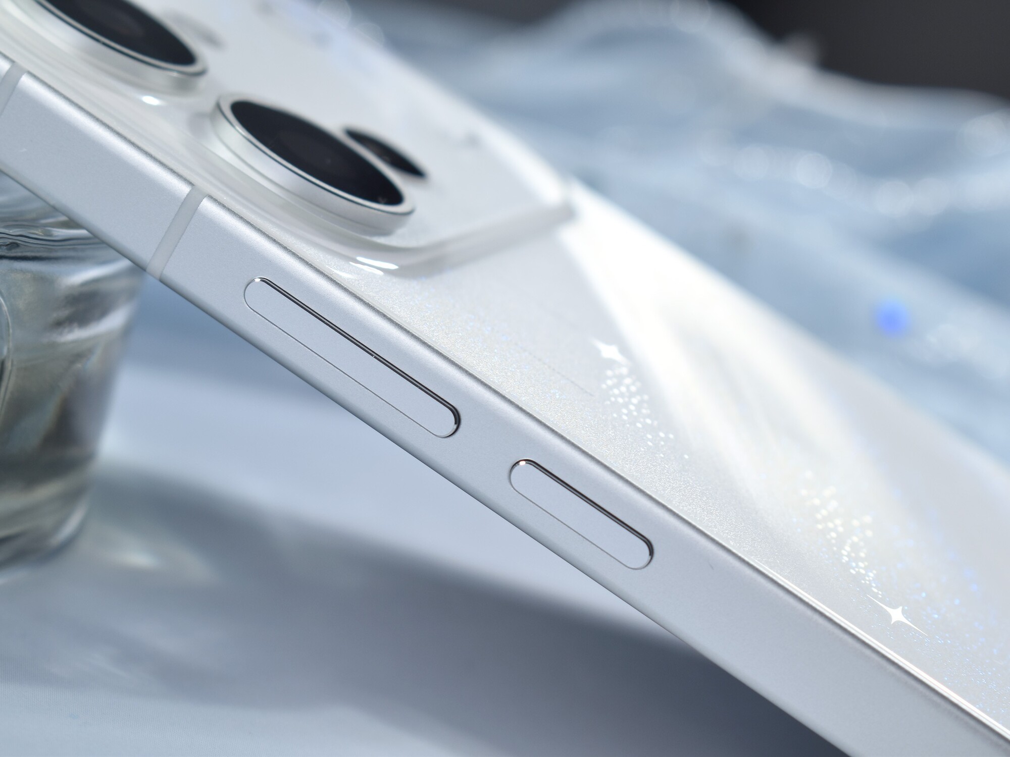 vivo S60 机身底部设计