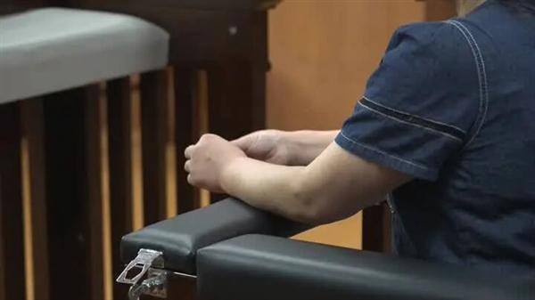 女子和男友吵架：竟一气之下从18楼扔下2辆自行车 被判刑