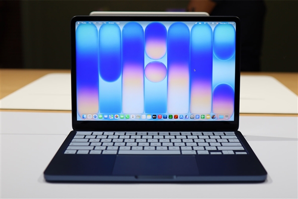 为什么被喷成电子垃圾的MacBook Neo卖爆了：原因揭开