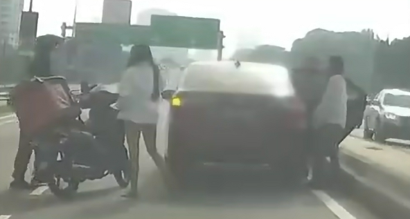 网约车乘客跳车事件现场