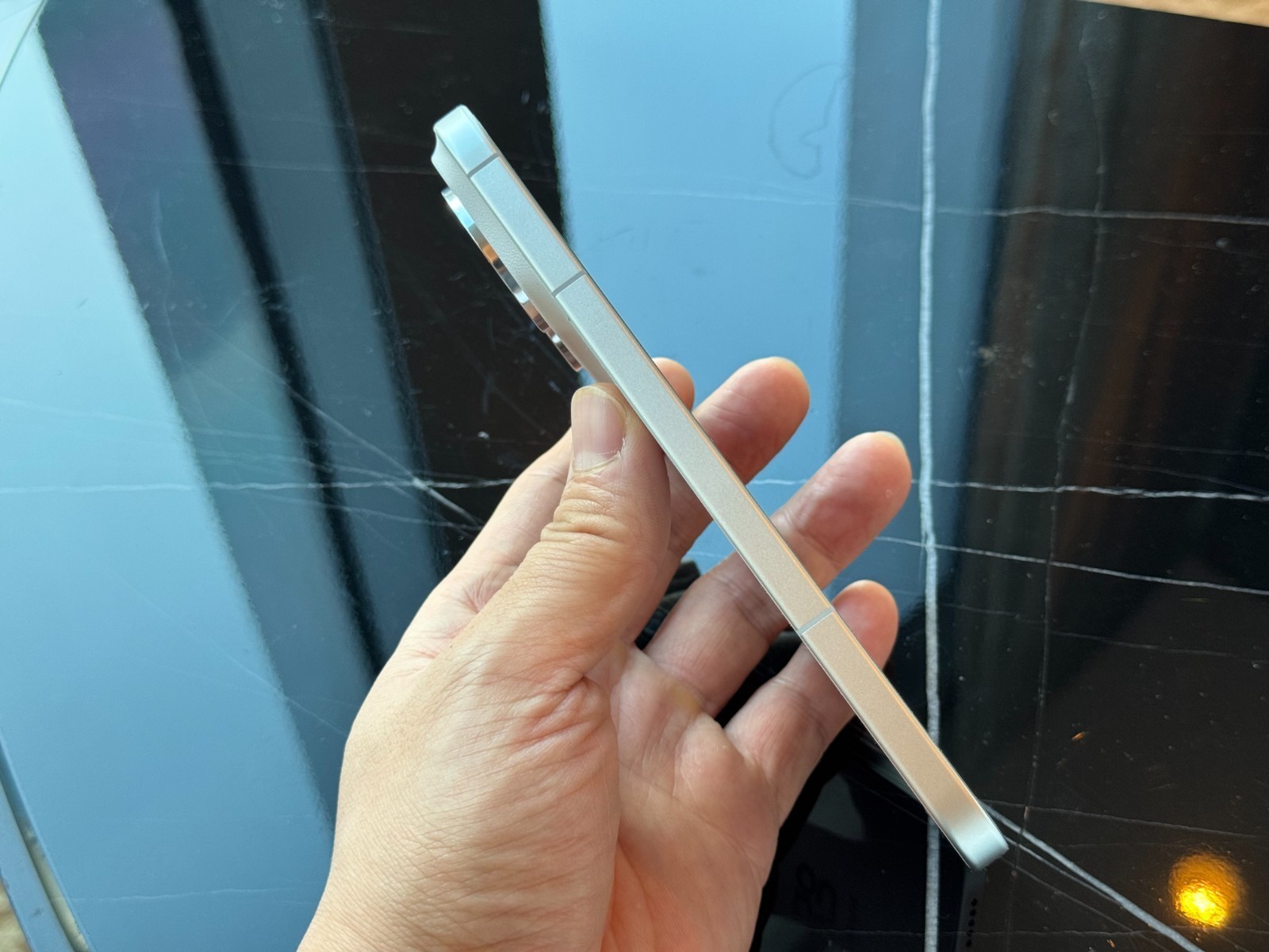 华为nova 16 Ultra机身细节
