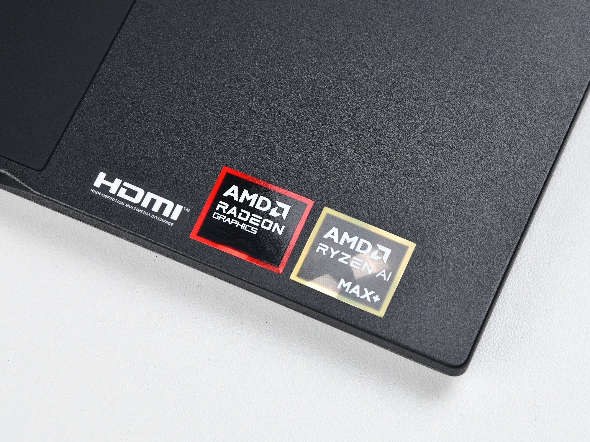 AMD 锐龙AI Max+ 392 平台展示