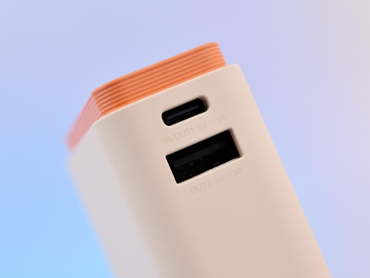 OPPO 120W 超能舱移动电源接口
