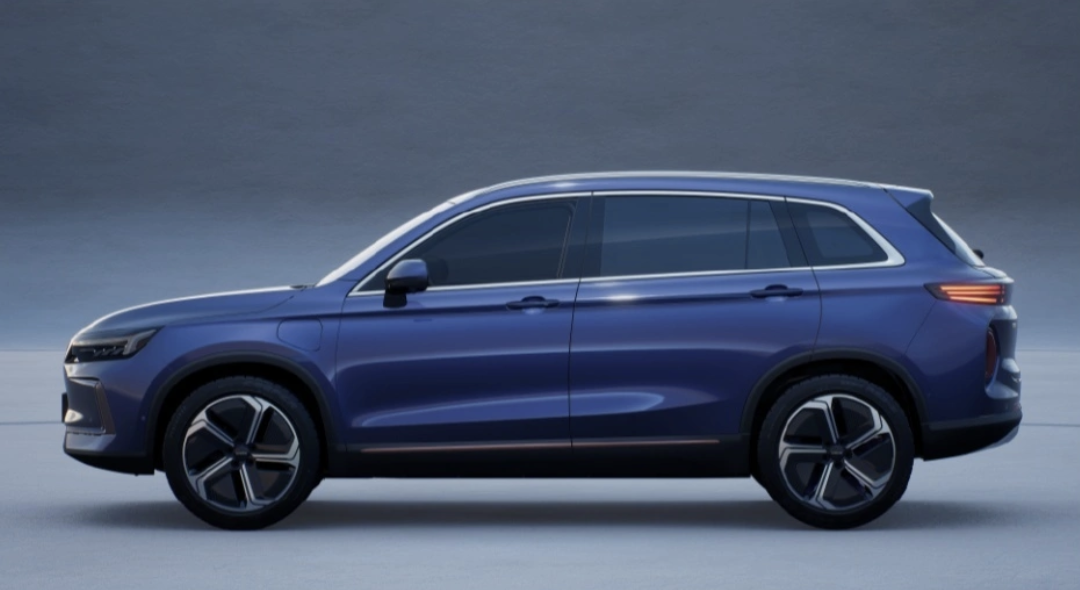 创维 S710 纯电 SUV 侧面